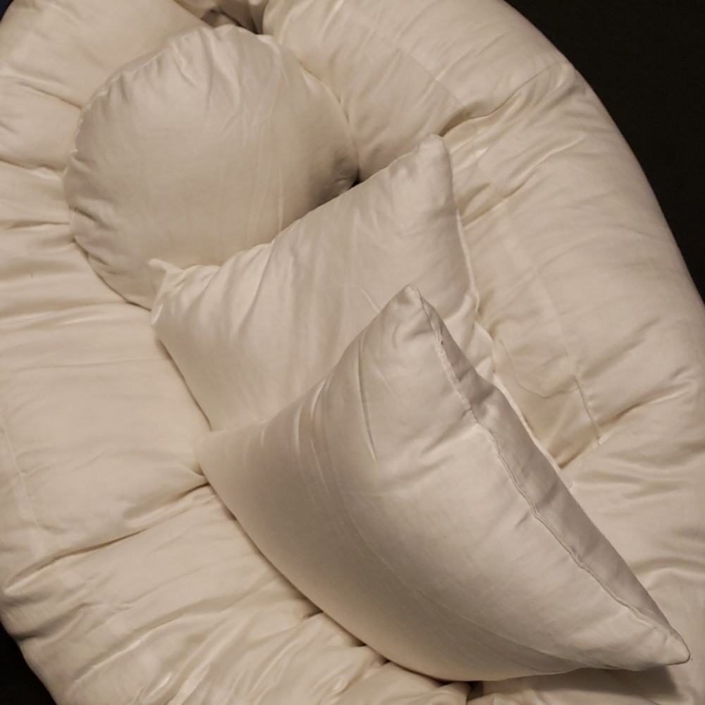 Newborn posing pillow set